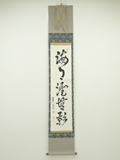 JAPANESE HANGING SCROLL / HAND PAINTED / CALLIGRAPHY